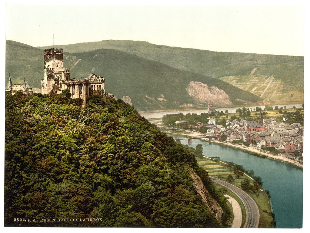 1023px-Lahneck_Castle,_the_Rhine,_Germany-LCCN2002714112.jpg