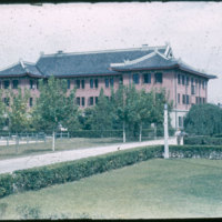 Hiller 09-007: Reddish building with flying eaves in Nanking