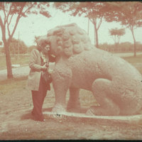  Hiller 09-062 : Woman with sitting lion statue on Elephant Road in Ming Xiaoling Mausoleum